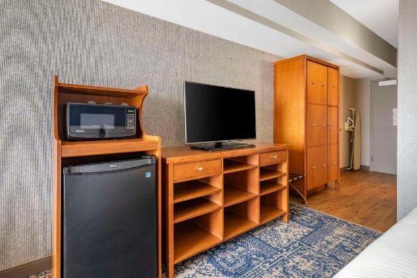 Bangor Aviator Hotel, Best Western Premier Collection image 20